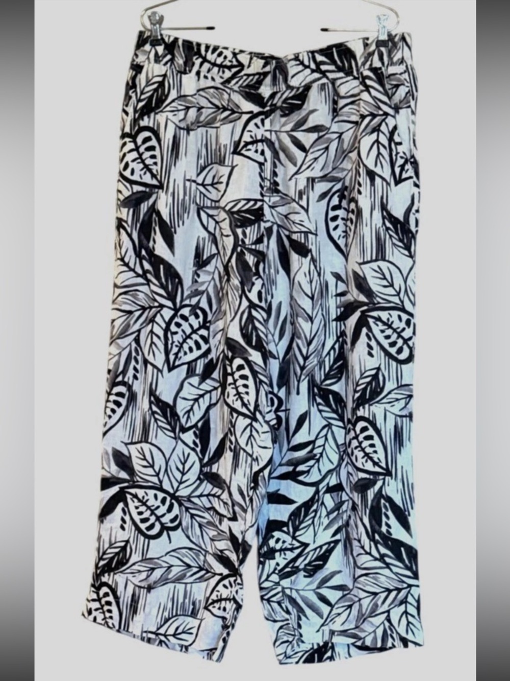 Tahari Black and White Leaf-Print Linen Pants